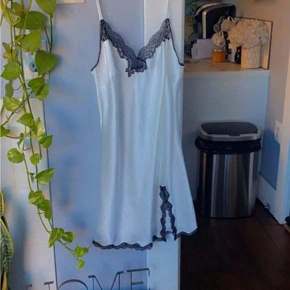 Victoria's Secret White Chemise with Black Lace - Picture 1 of 3